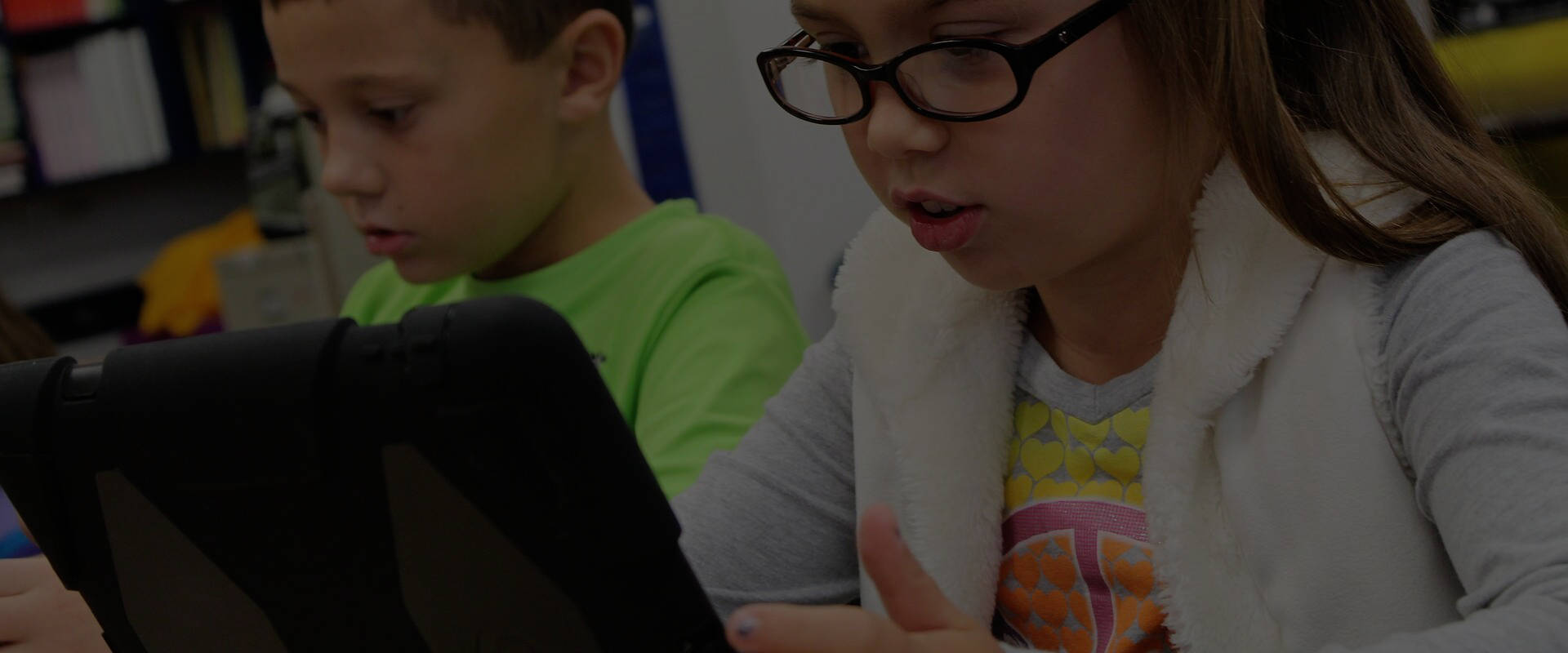 Kinder mit iPad